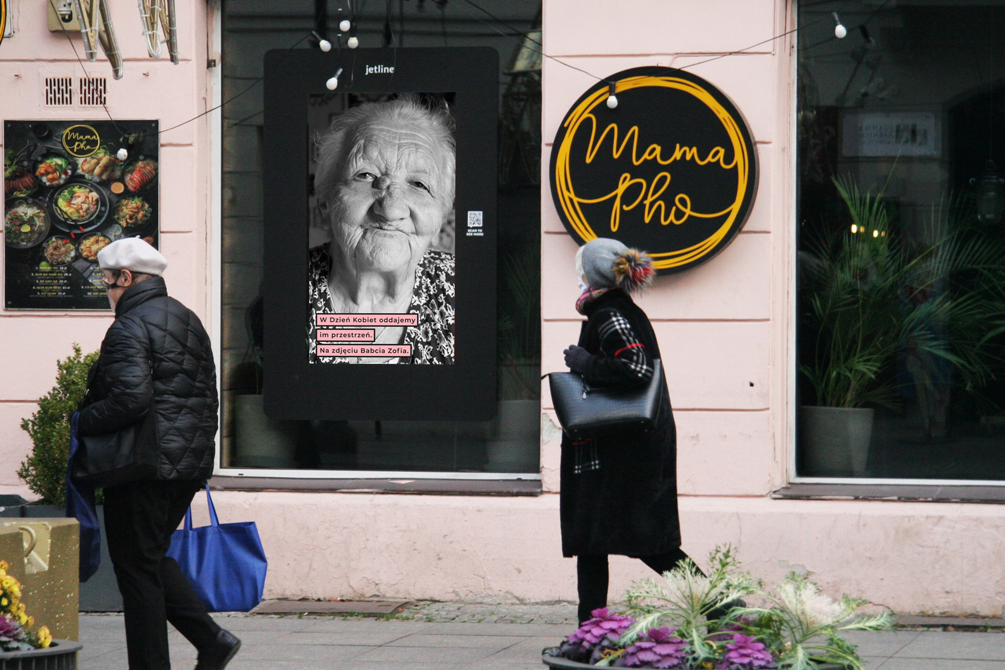 W Jet Line na ekranach: Babcia. Kobieta.
