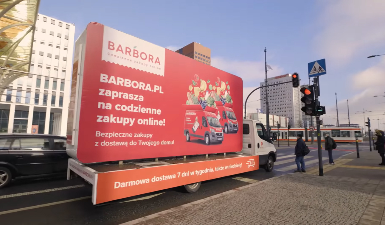Samochody reklamowe MOBIJet - Barbora